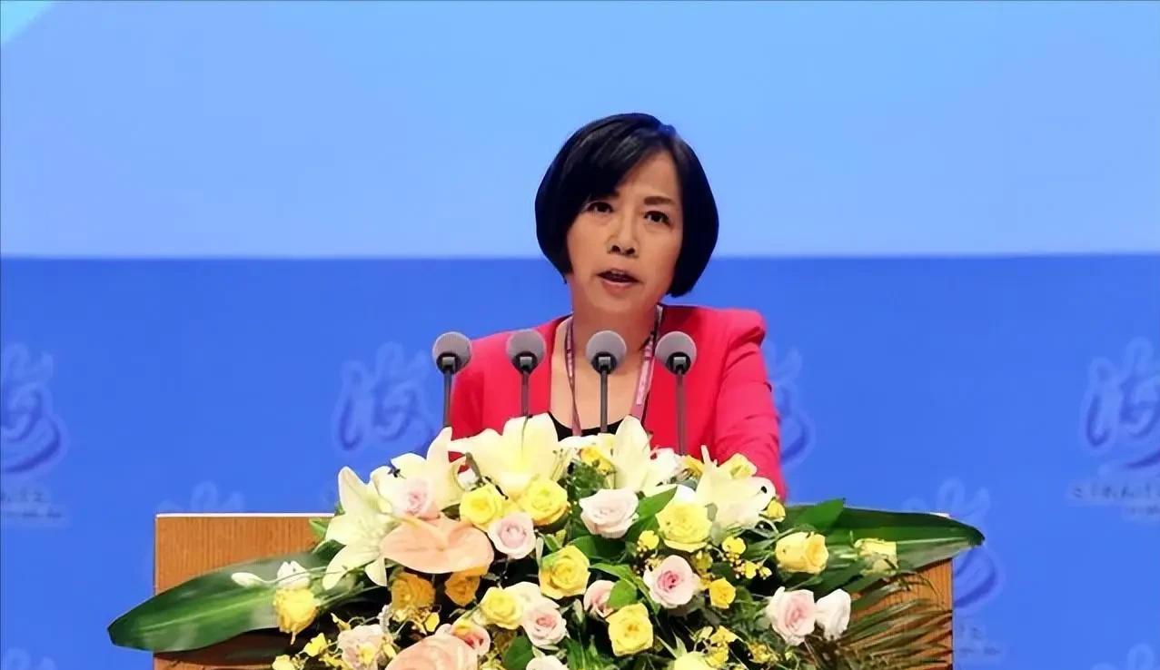 黄智贤喊了这么多年"统一"，最后大陆自己把她请出局了。不是因为她说错了什么，而是