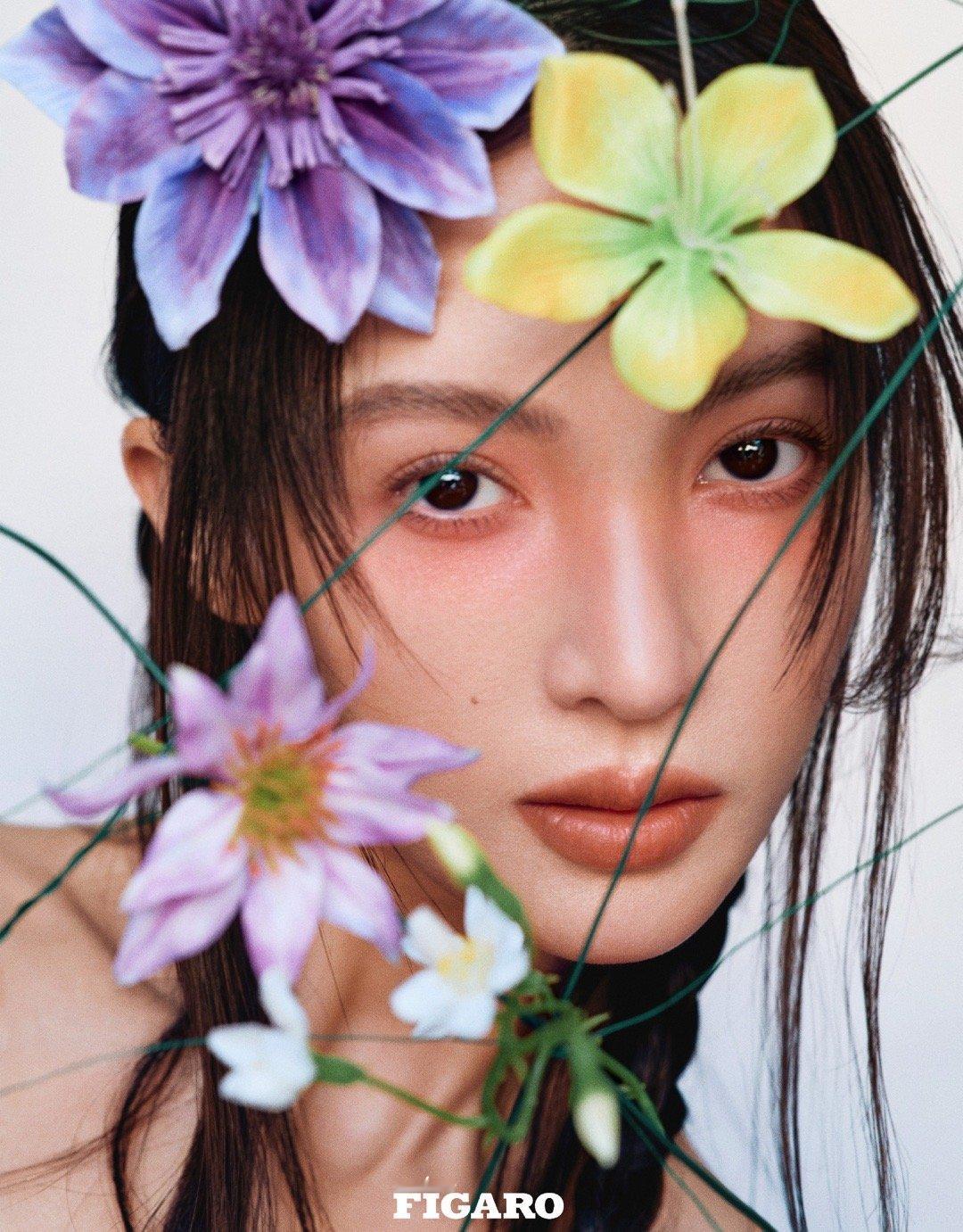 #金晨[超话]# 🌸#金晨费加罗四月刊封面# 🌸#金晨费加罗花朵高定造型#你