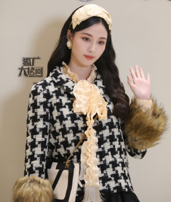 徐艺洋婚后首出席活动  徐艺洋官宣结婚后状态  徐艺洋婚后首出席活动，透露年底会