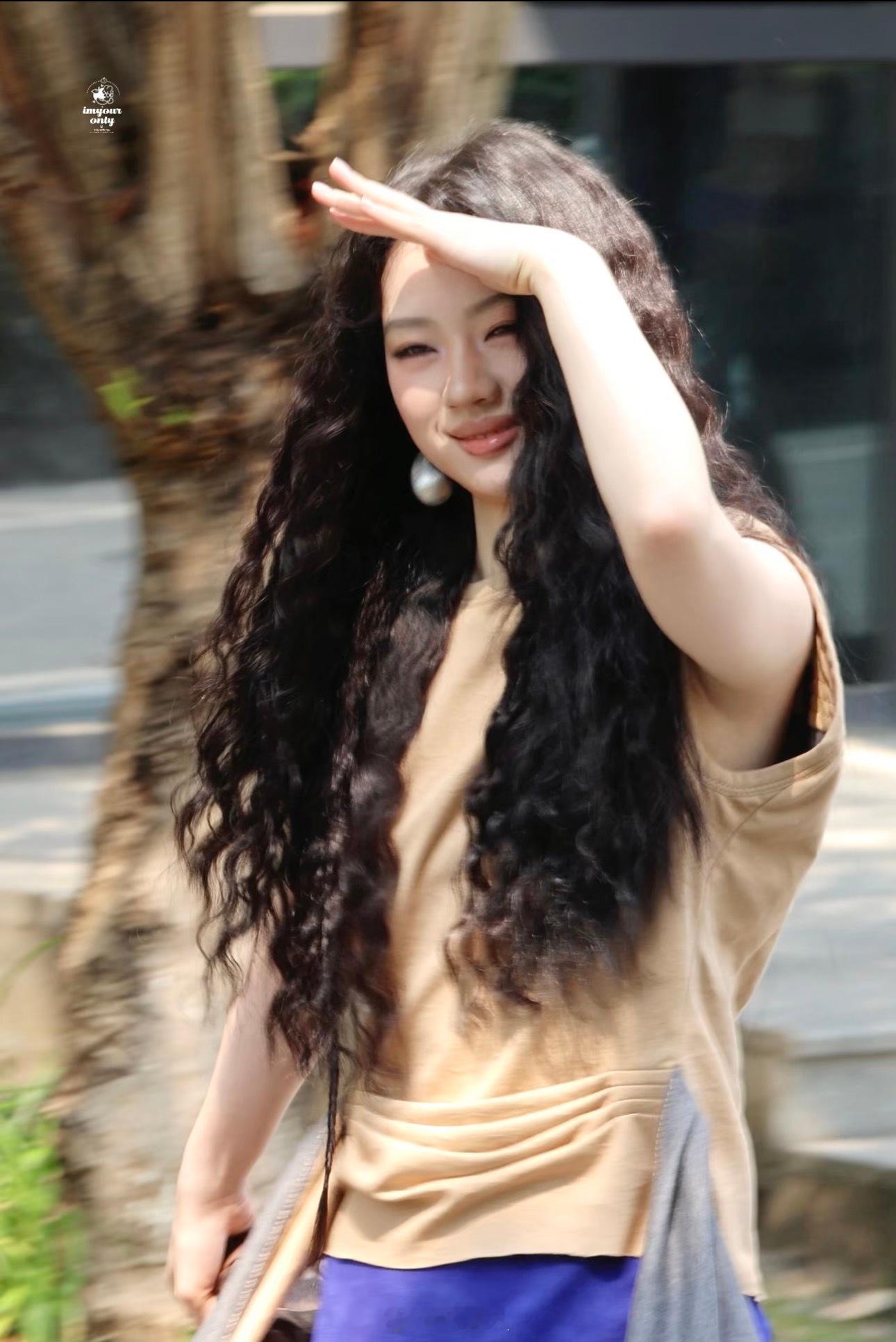 单依纯救场国乐无双单依纯临时救场国乐无双疑似浙江卫视统筹发的朋友圈，感谢单依纯临