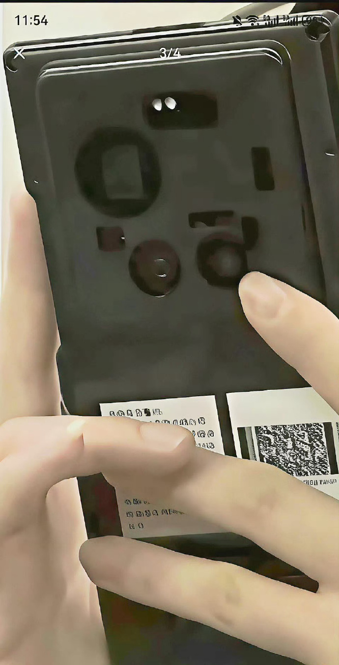 戴着保密壳的小米17Ultra？