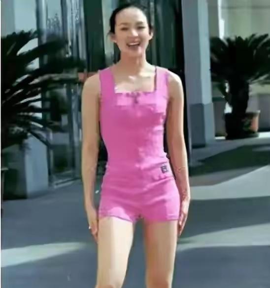18岁那时候的“女神”
大家可以看得出来
这是章子怡吗？