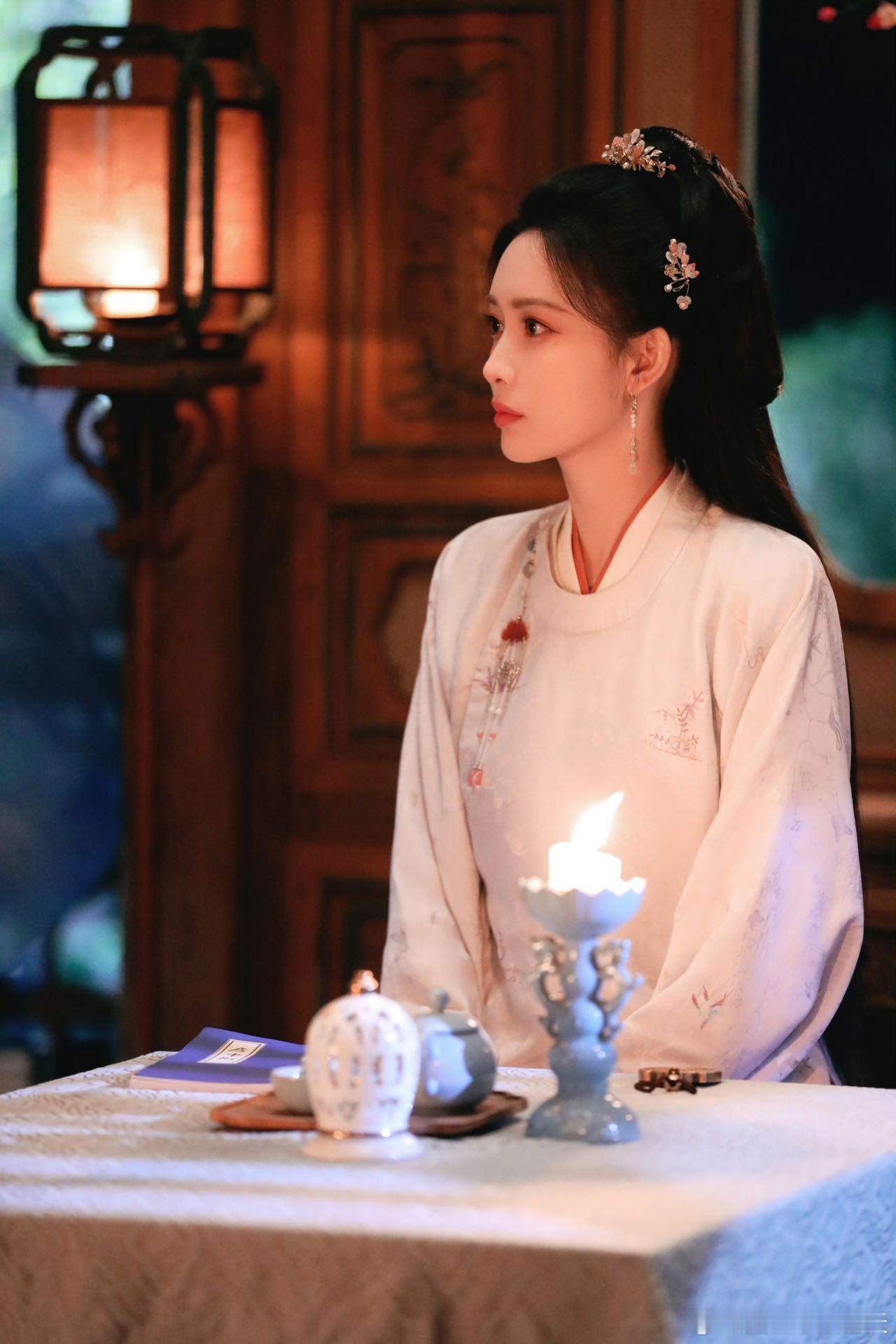 孟子义把爱女带到了剧里百花杀⚖极致反差人设圈粉无数，沈汐和对外戒备疏离，对内毫无