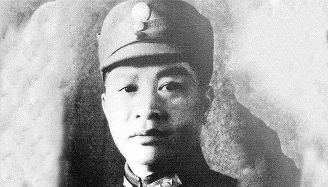 李秀文是著名将领叶挺的妻子，从昔日校花到18岁步入婚姻，共同养育9个孩子的人生故