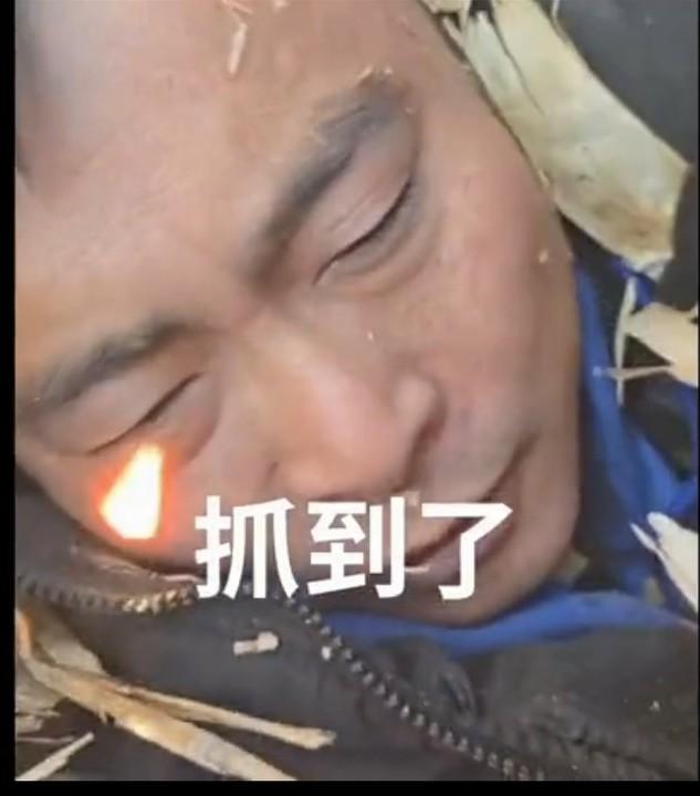 逃犯抓到了，大家都安心能睡个安稳觉。如果不把他抓到，他万一再逃窜中做案，弄得人心