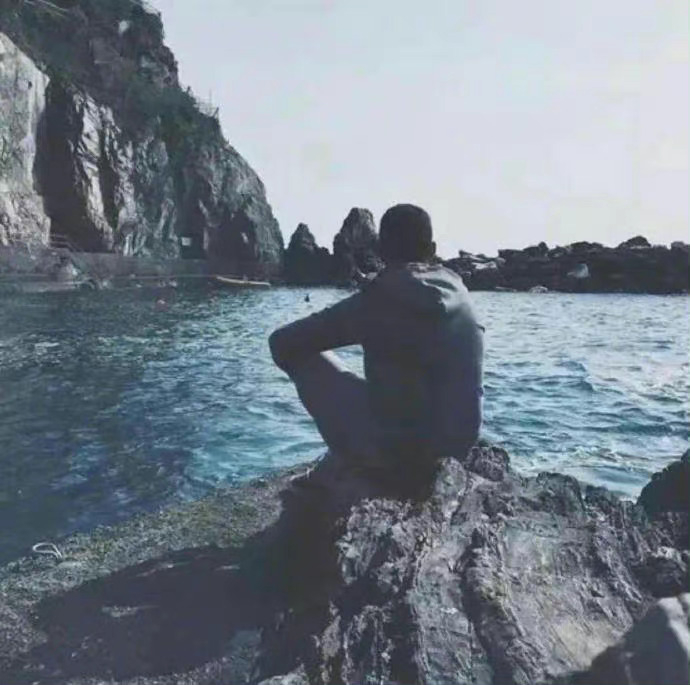 一个人知道自己为什么而活，就可以忍受任何一种生活。——尼采 