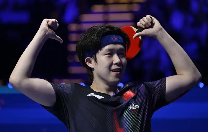 昔日合影萌娃，今变冷面杀手，更是国乒最强磨刀石。
在2026年国际乒联澳门单打世