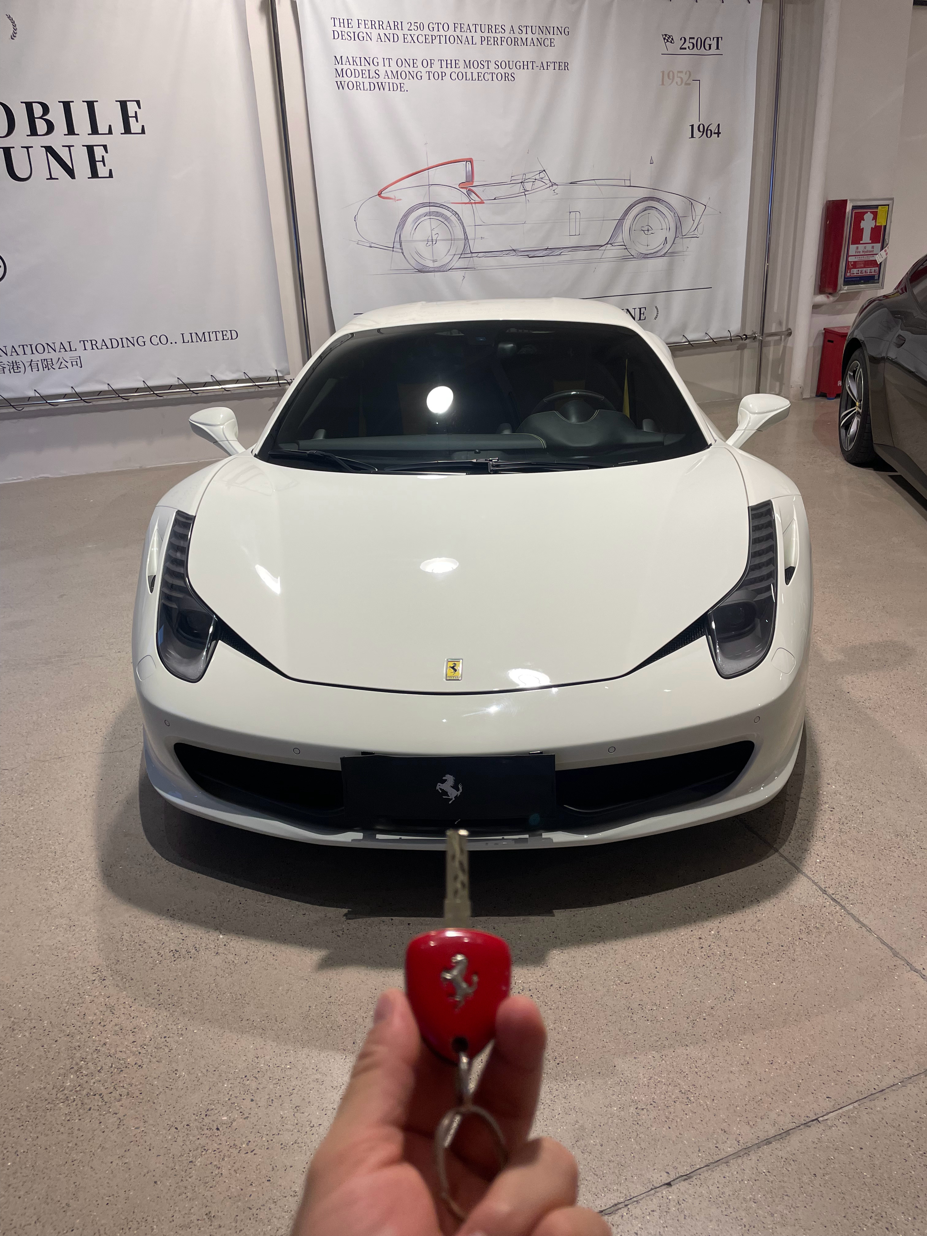 法拉利(ferrari) 法拉利458 Italy 白外黑黄内14年上牌 2.1