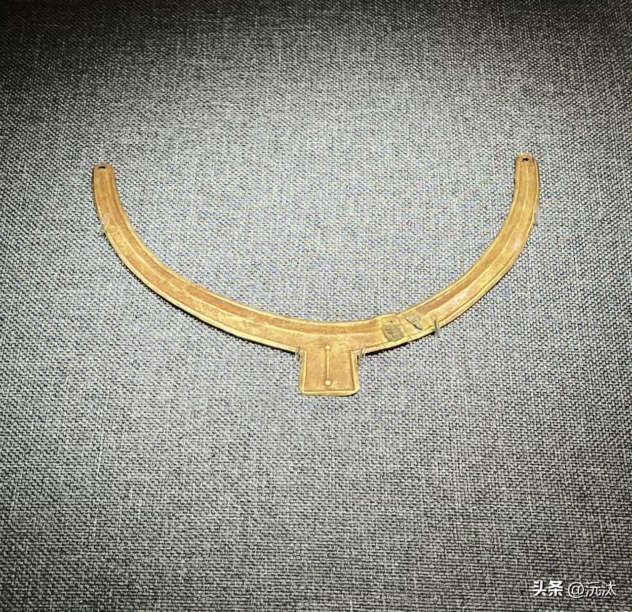 匈奴人的金项饰 沅汰博物馆   

东汉时期的。

 这个时候拓跋力微率部西迁成