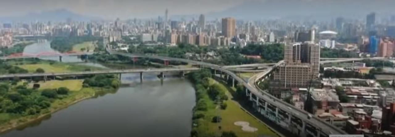 台湾街头的日常烟火气背后，是岛内民众对美国的认知正在发生深刻转变，对美持负面看法