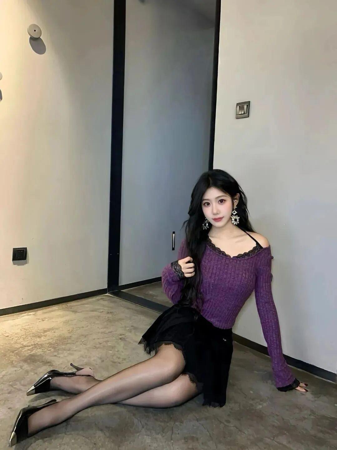 紫色毛衣+黑色短裙，优雅气质，轻松穿搭穿搭 美女 高清美女 高雅气质美女 美女欣