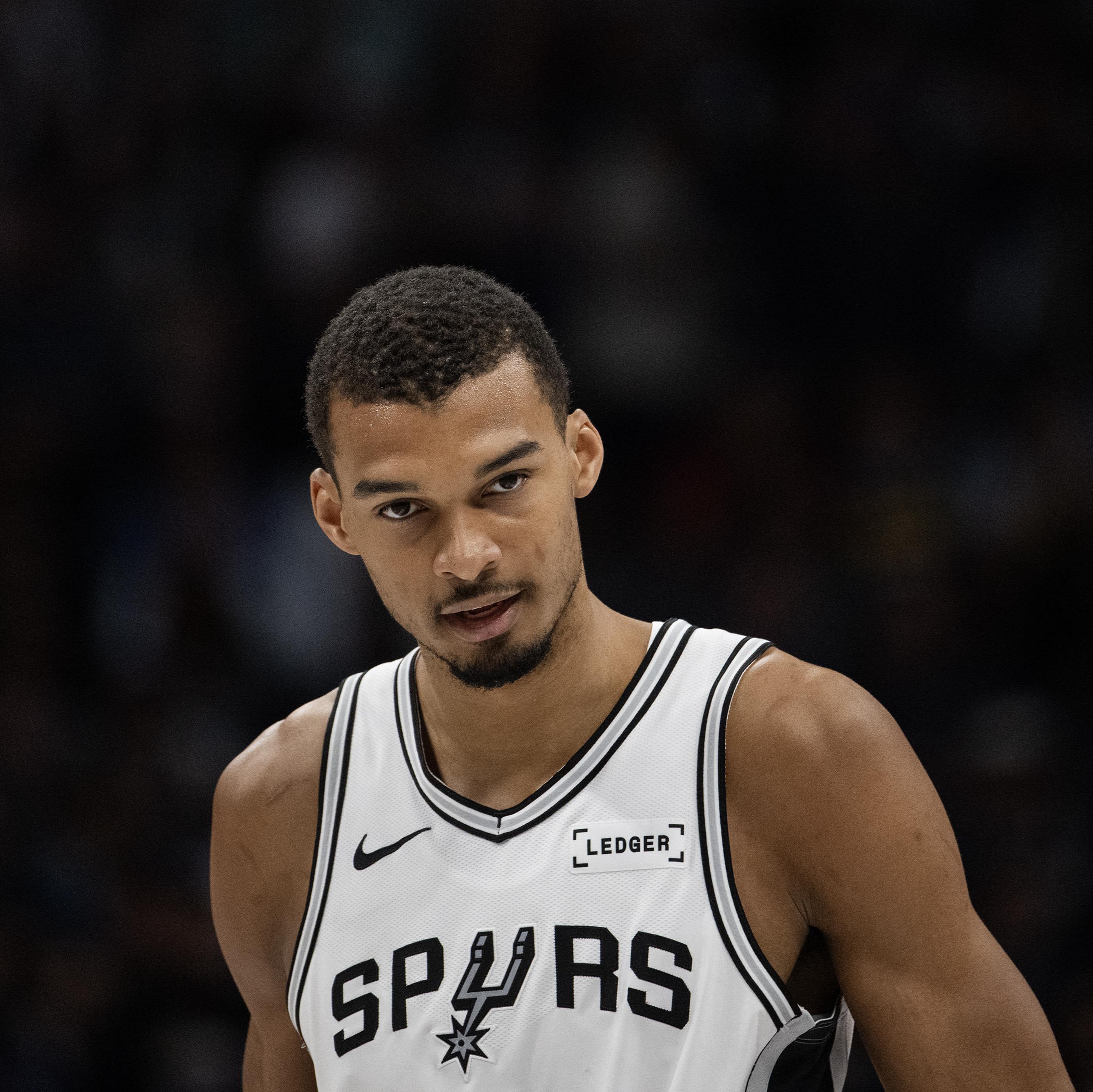 如果文班亚马这个夏天去打……橄榄球？在接受ESPN采访时文班亚马透露，继少林寺之