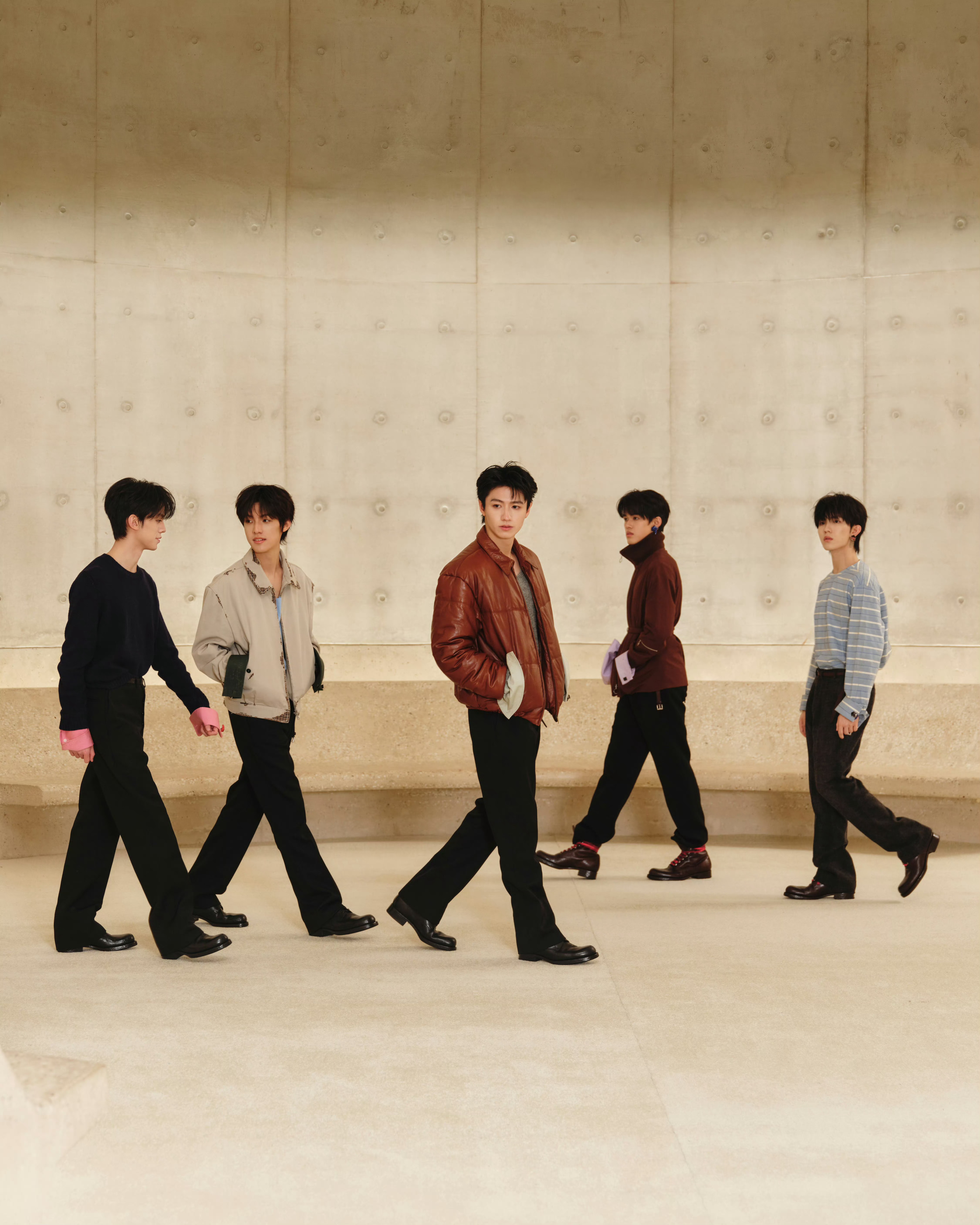 品牌大使TOP登陆少年组合朱志鑫、张泽禹、张极、左航、苏新皓共同出镜Prada 