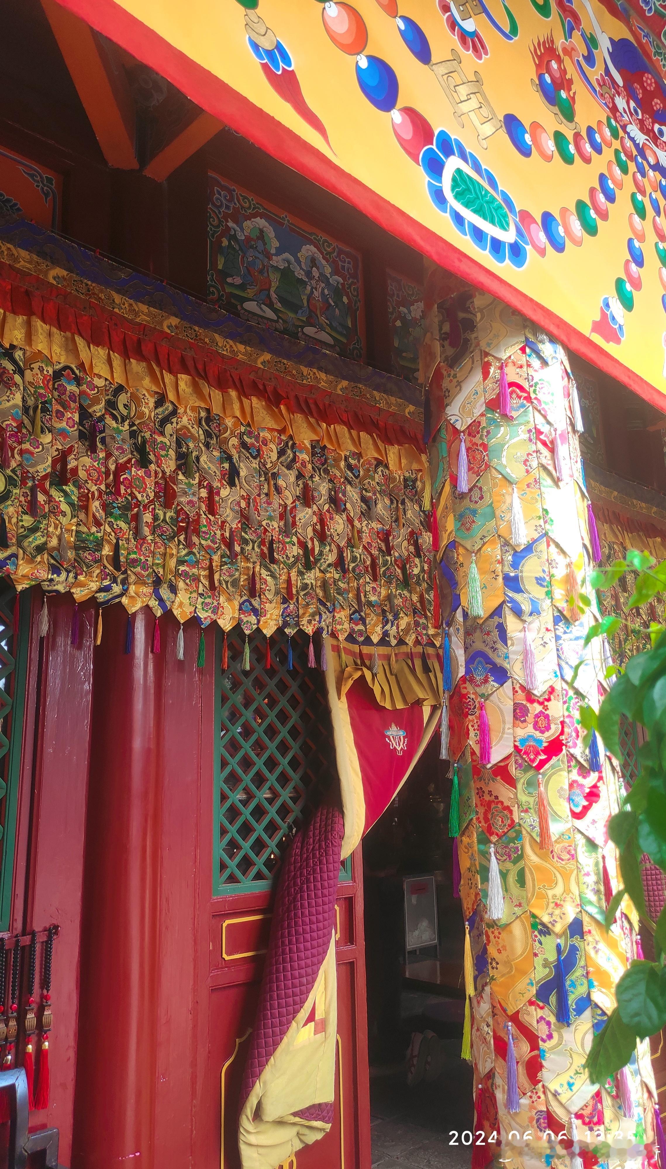 家門口也是本地區，曆史悠久最大的藏傳佛教寺廟，内蒙古地区都叫“召”，可能很多人不