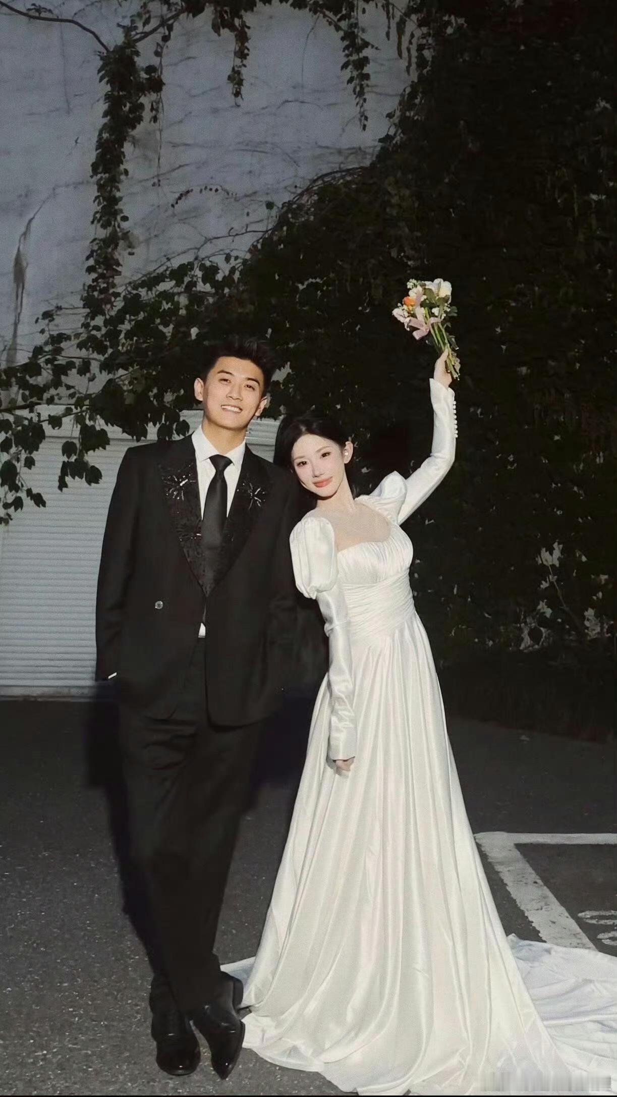 报：薛小婉任权领证花落谁家我滴妈呀 我咋突然觉得豆穿衬衫这么帅呢燥候薛小婉任权领