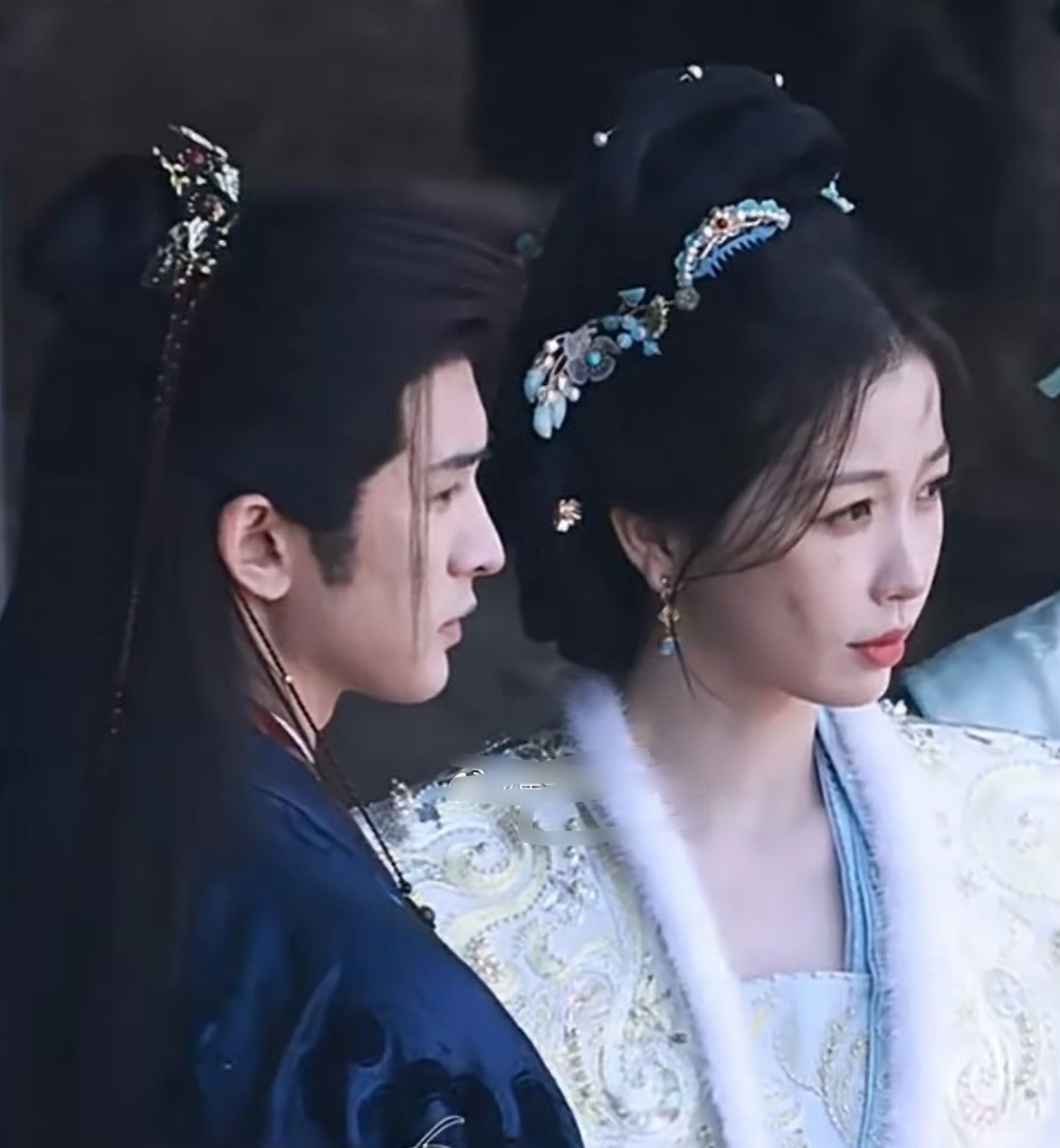 虞书欣云初令琉璃清冷虞书欣撑不起来这个角色啊，有种又老又小的感觉…….看完玉茗茶