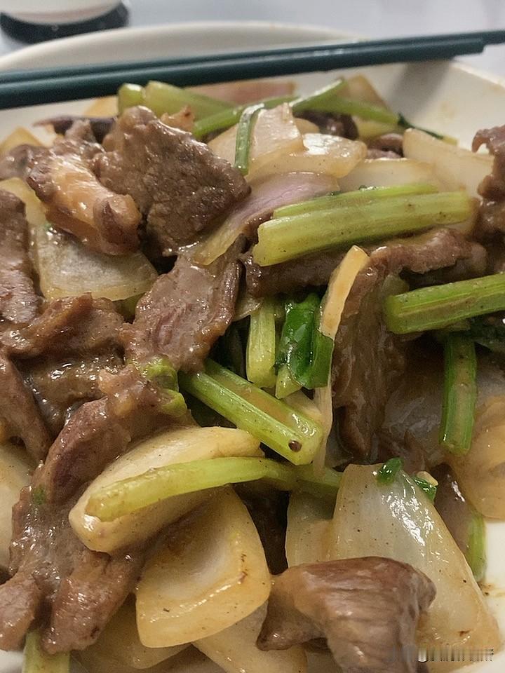 你们城市的公交车上，还有售票员吗你们的城市公交车上，还有售票员吗？我们这里已经没