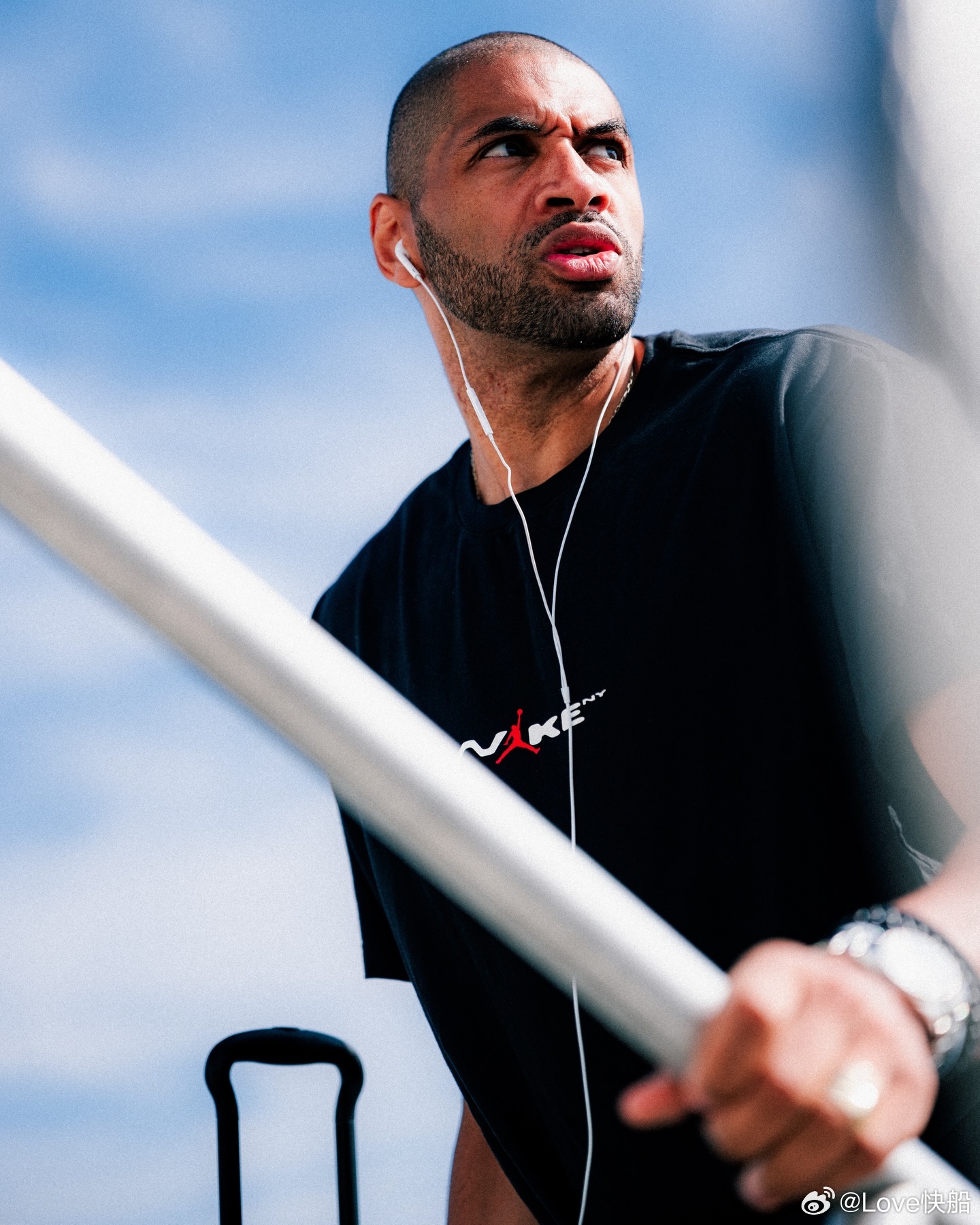 快船全队出发飞往印第安纳！！ 