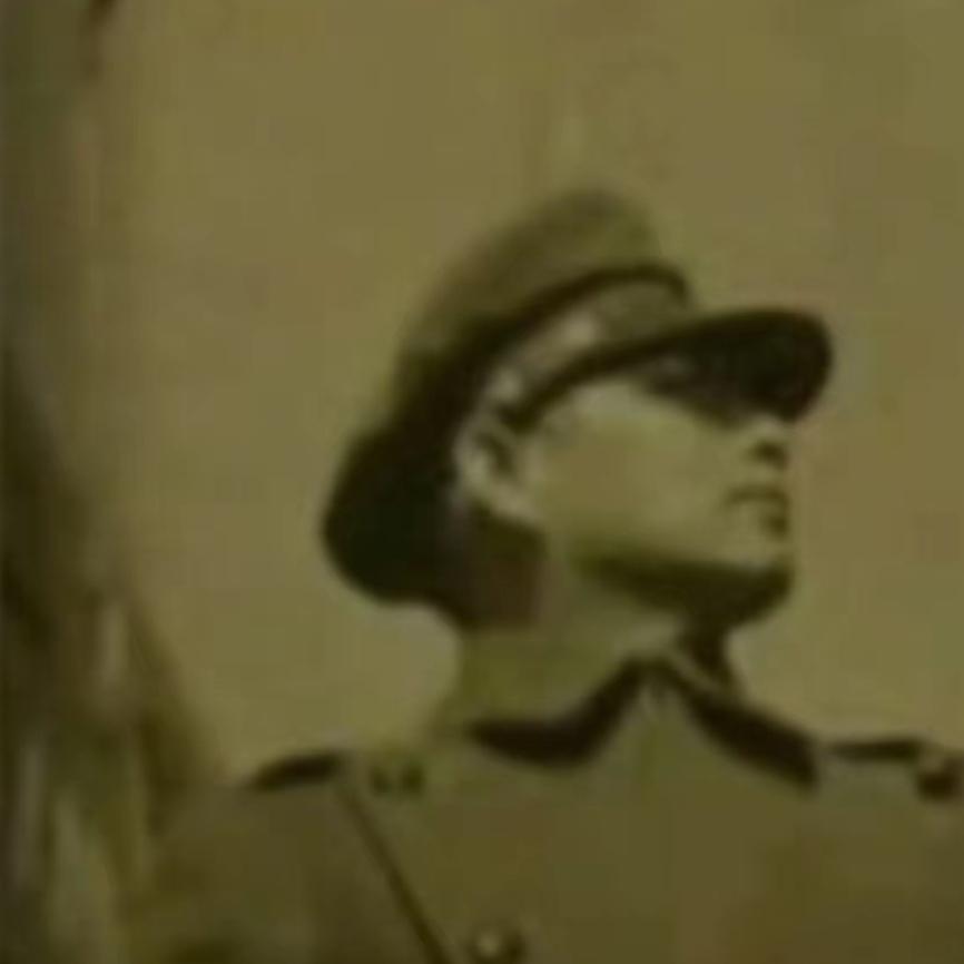 1946年，五大主力之首的74军军长（后来的74师师长）在南京孝陵卫前的一张珍贵