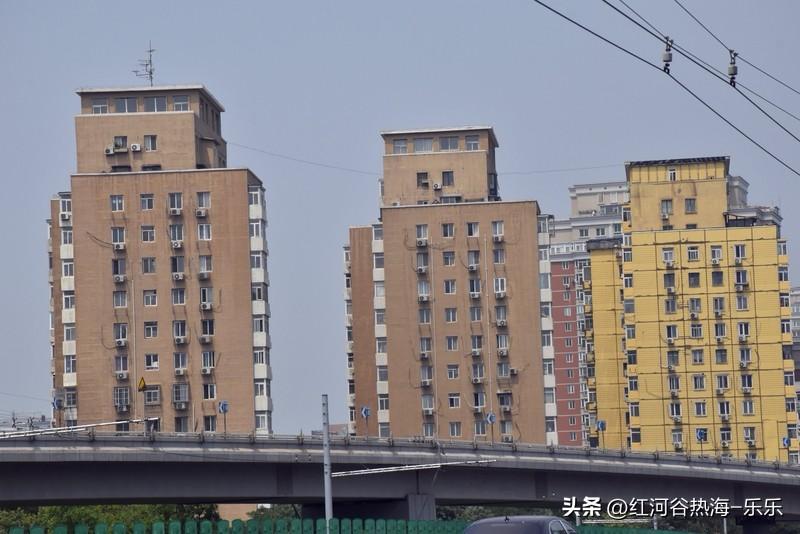 这个楼市小阳春还真挺奇怪的。
每天都会看各大城市的房价、成交量数据，从春节过后，