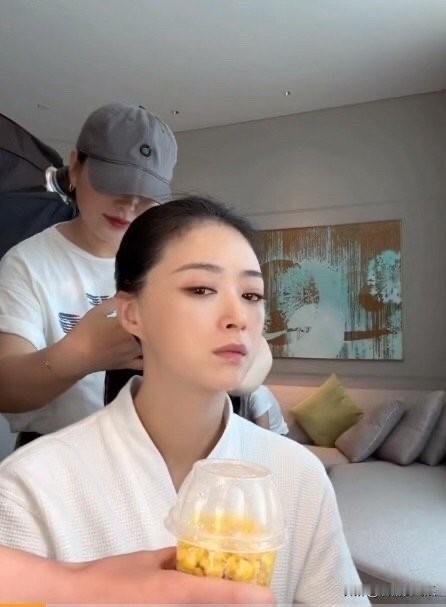 一直很羡慕蒋欣
慢慢的我发现她有一点我羡慕不来，不是她漂亮，也不是因为她是明星，