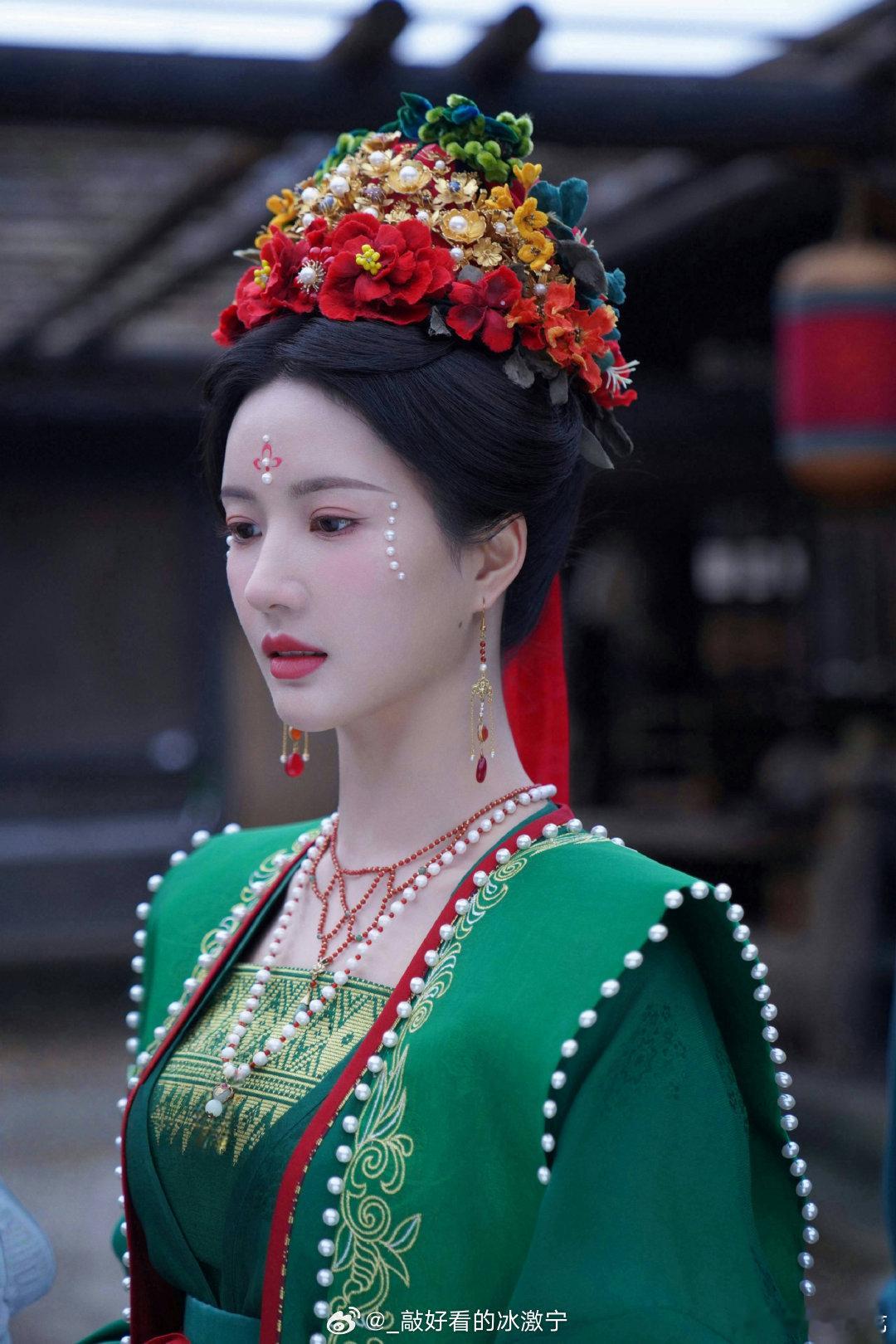 望寿华姐姐疼疼我  电视剧五福临门 看寿华处理家庭事务，真是让人佩服得五体投地，