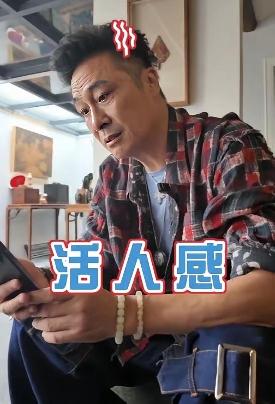 吴镇宇真的把“活人感”狠狠拿捏了！

老一辈观众对他印象最深的是“靓坤”等反派角