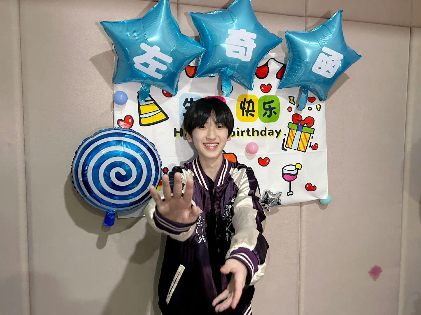 我们的少年时代2祝左奇函生日快乐左奇函生日快乐，期待左奇函李浩宇！左奇函生日快乐