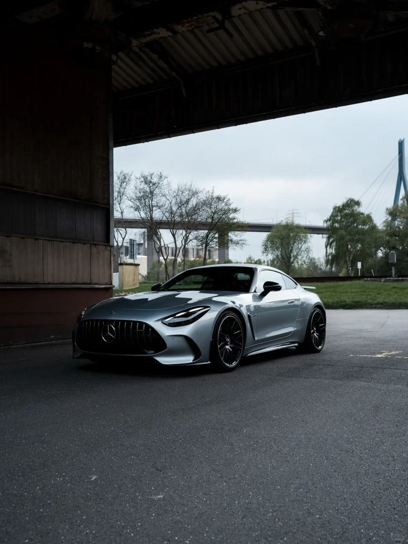 奔驰 AMG GT 63 S E PERFORMANCE旗舰插混性能轿跑：奔驰插