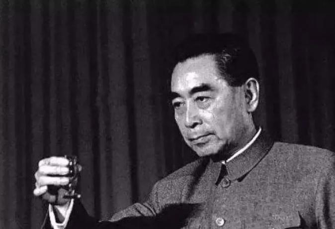 1971年，周总理突然得知，一外宾顺手牵羊将我们的国宝装进自己的包里，碍于情面，