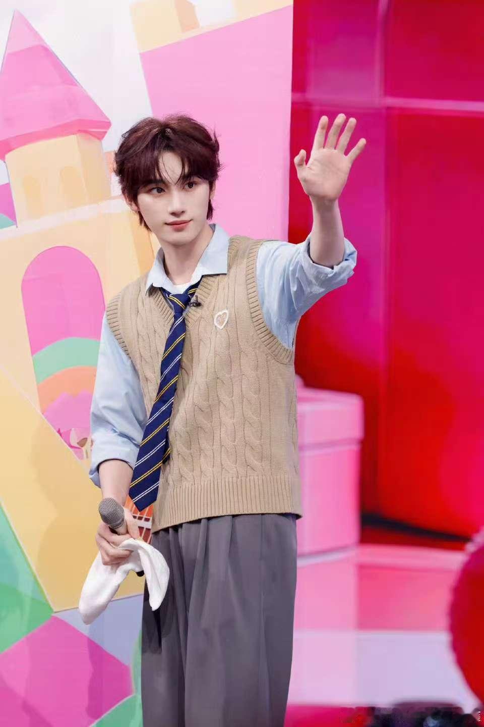 丁程鑫栀子花开呀丁程鑫加感情了丁程鑫栀子花开呀，哇塞， 