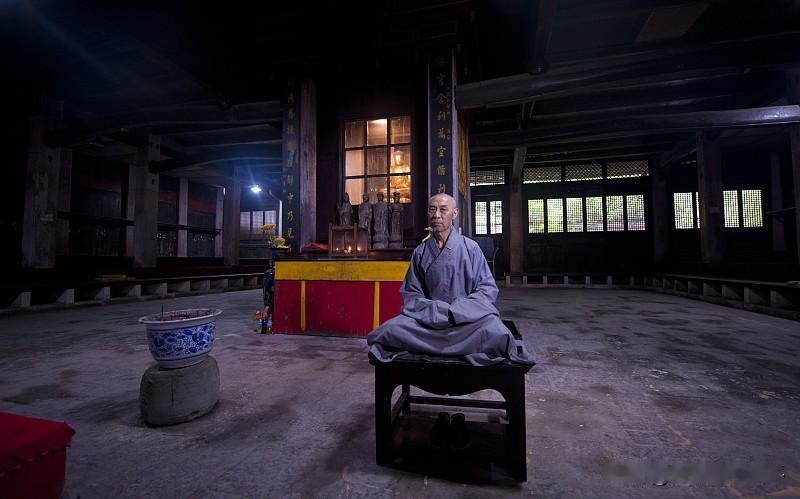 参禅，就是参真，
悟道，就是悟真，
修行，就是修真。

真，是什么？
真就是去除
