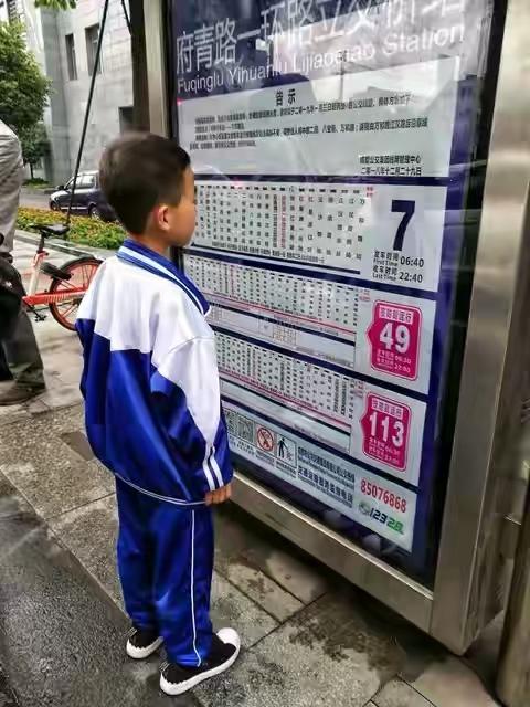 云南昭通 ，11岁小男孩，就因为被奶奶随口责怪几句，一气之下离家出走，整整消失了