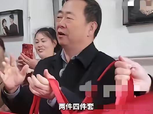 近日，山东梁山县的一场婚礼震惊全网，因为婚礼当天，政府工作人员亲自上门送祝福，并