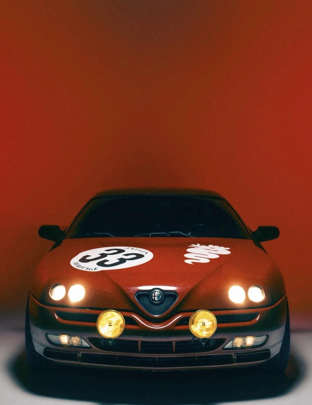 致敬经典，此刻已成传奇
AlfaRomeo 916 GTV 2.0 TB
经典轮