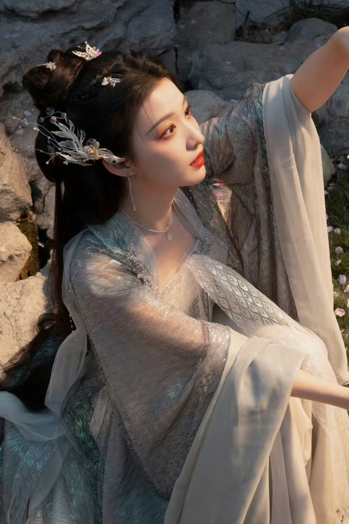 王楚然仿妆还以为本尊来了王楚然仿妆太绝了！完美复刻出她独有的惊艳气质，妖妃级美貌