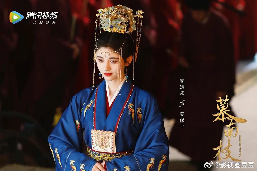 白鹿和鞠婧祎这都什么缘分呐两位都是94花，白鹿演过一部剧叫《莫离》，鞠婧祎唱过一