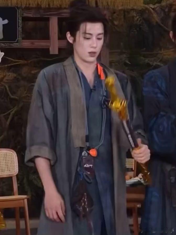 王鹤棣直播就这样四处闯祸 看王鹤棣直播真得目不转睛，不然下一秒就错过名场面，可能