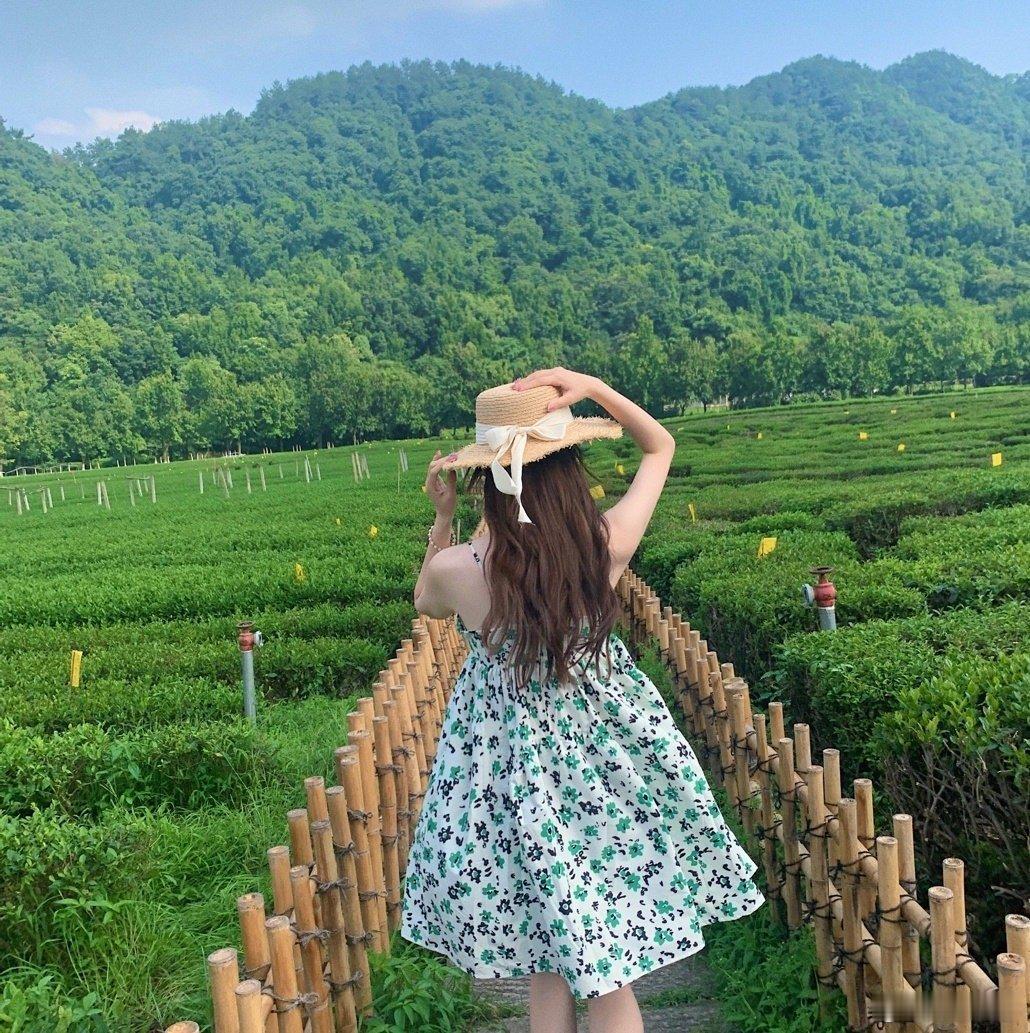 感觉经常旅行的人精神世界好富足追各地四季风景，尝特色烟火美食，旅途里的每段奇遇都