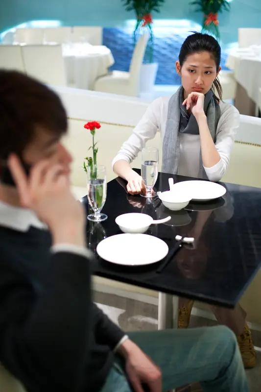 2026年1月底这桩相亲点餐事件，真是让人惊掉下巴。女子和男子经婚介介绍初次约会