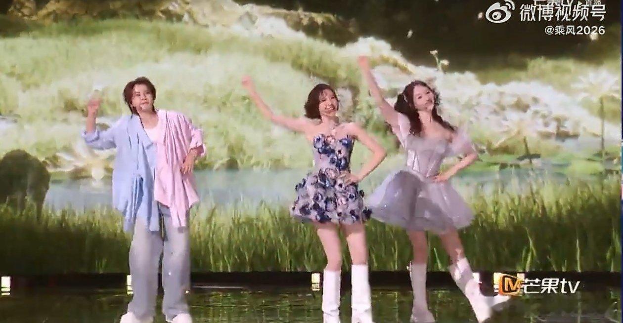 SHE的显示器飞轮海的主机乘风2026 这组合太惊艳众人！李小冉、王濛、唐艺昕。