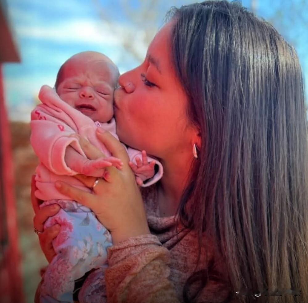 国外一名女子因为胸痛到医院就诊，竟发现自己以怀孕7个月！

2025年8月15日