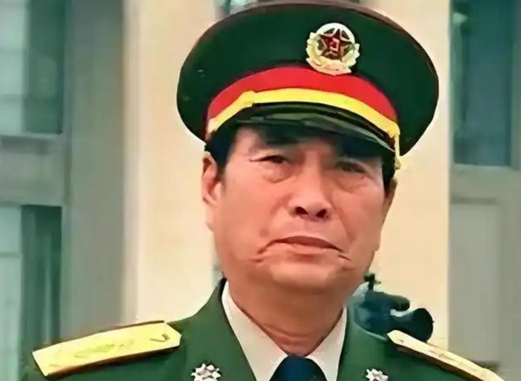 1996年冬，中央军委副主席张万年来山西视察。饭桌上，有人讲了个“笑话”：一个兵