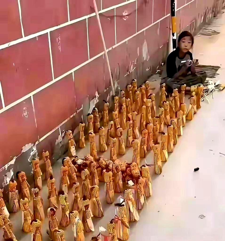 这小姑娘到底有多离谱？
看完真的会忍不住感叹：这怕不是天赋点满了吧。
视频里她小