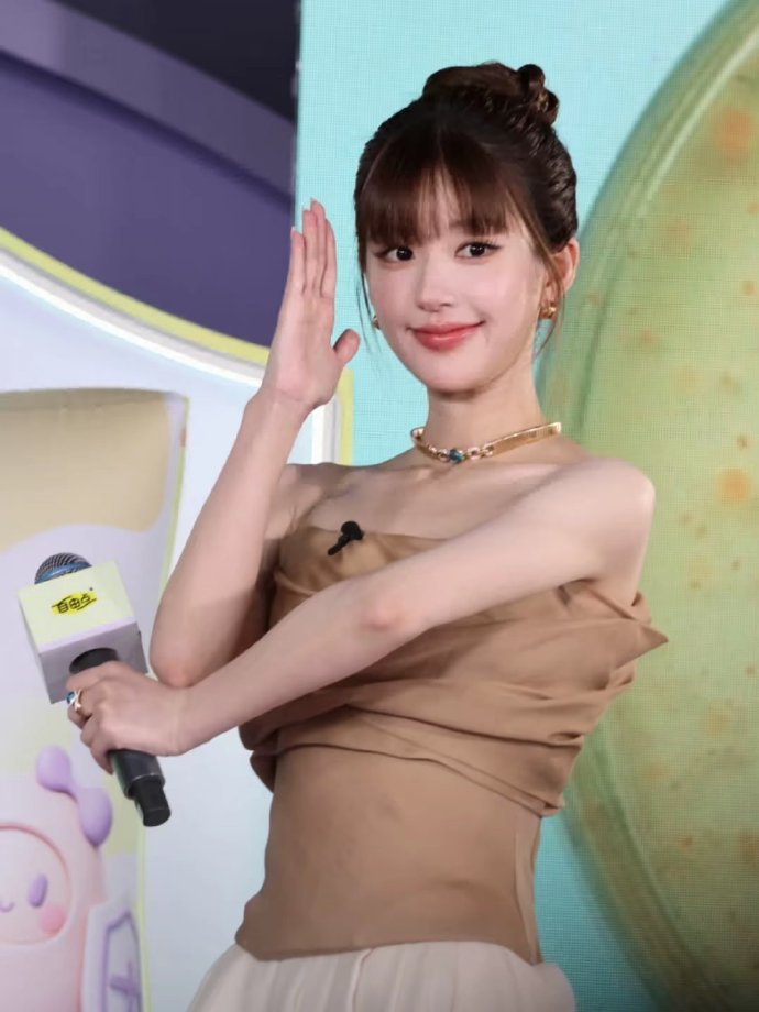 1.《要多美丽就多美丽》 赵露思，8月开机 。2.买股张凌赫的资本还是挺多的，同