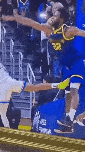 你们猜这球有没有犯规？我不记得这一球了，但是有球迷说当时裁判吹的是嘴哥的犯规。如