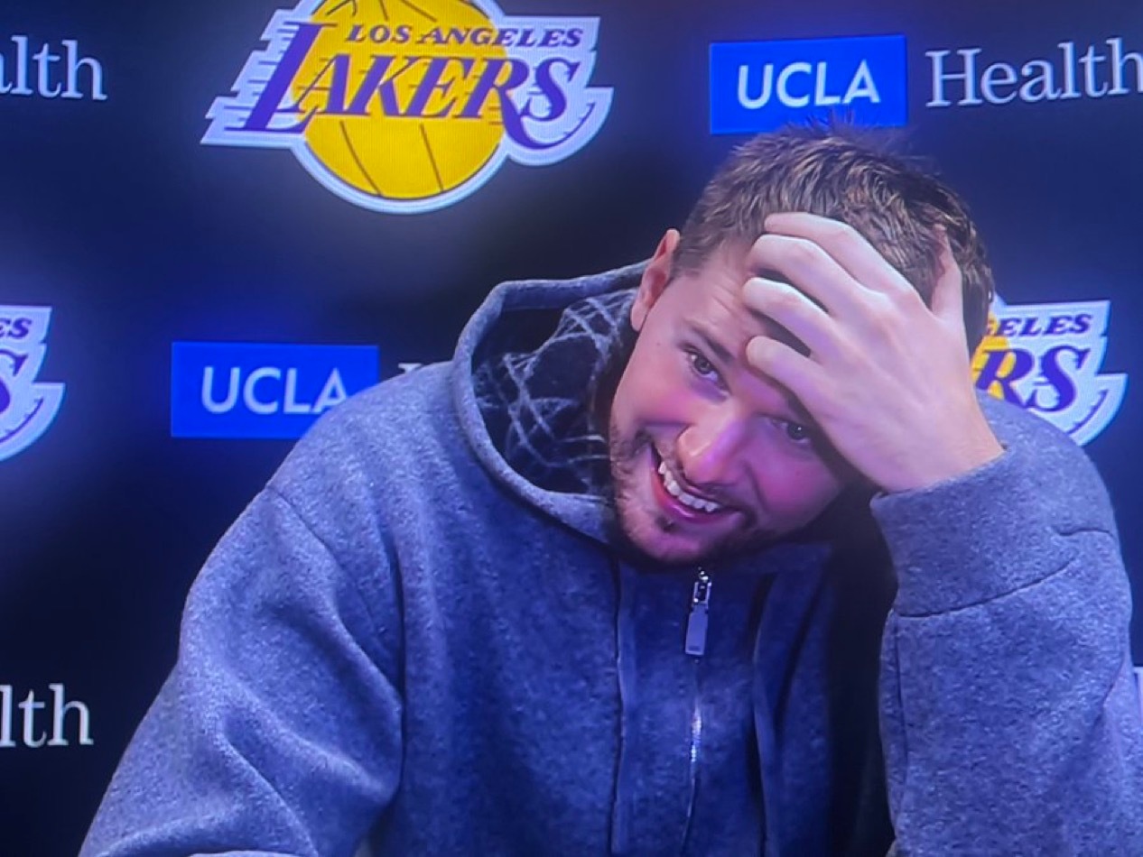 东契奇谈这次客场之旅：“大家都很累了，所以上半场就能领先30分，这简直太不可思议