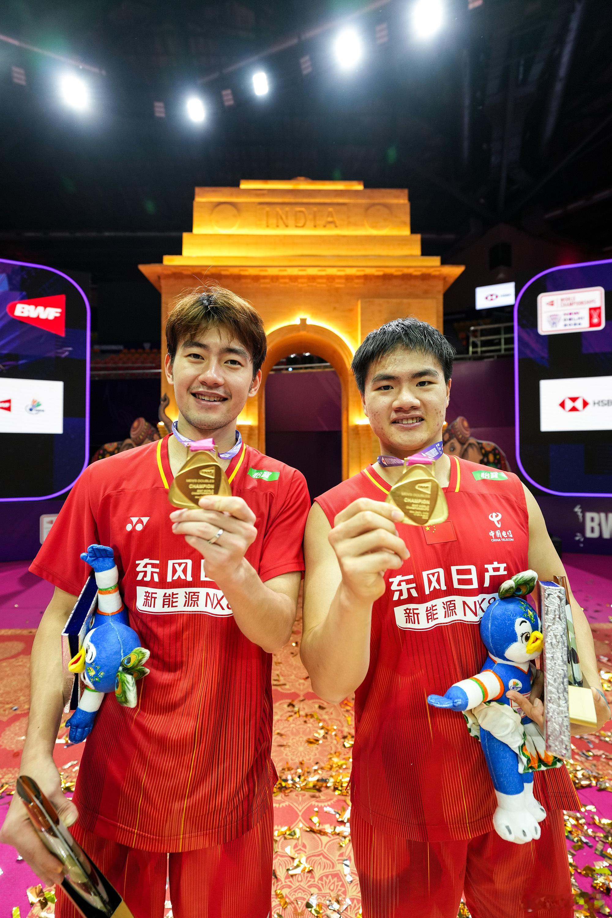 国羽2026征程季 祝贺梁伟铿/王昶首获男双单项世界冠军！非常开心你们成为中国羽