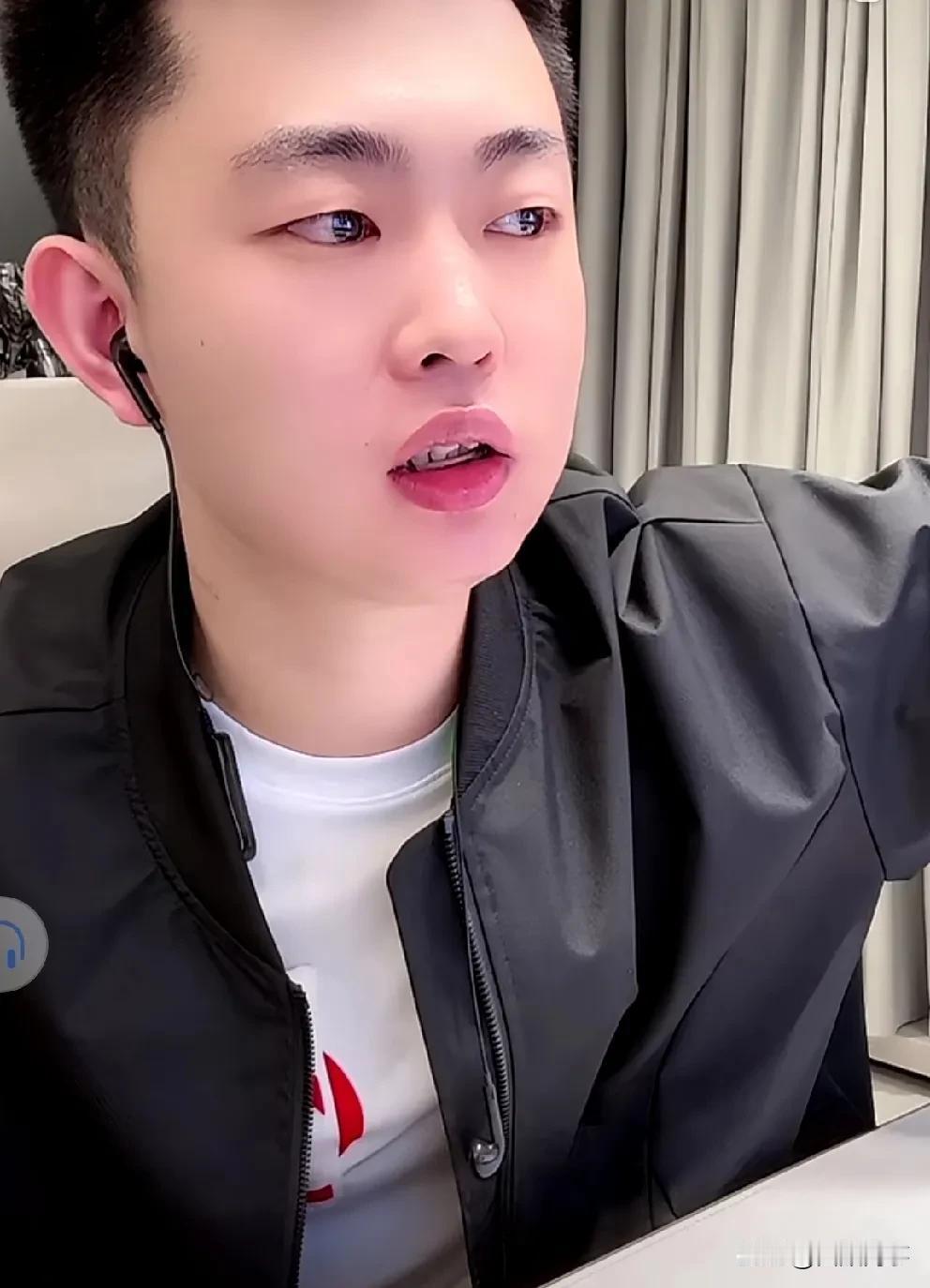 巴扎黑吐槽仙洋最小心眼！

          晚上巴扎黑再开播再评价仙洋把互联