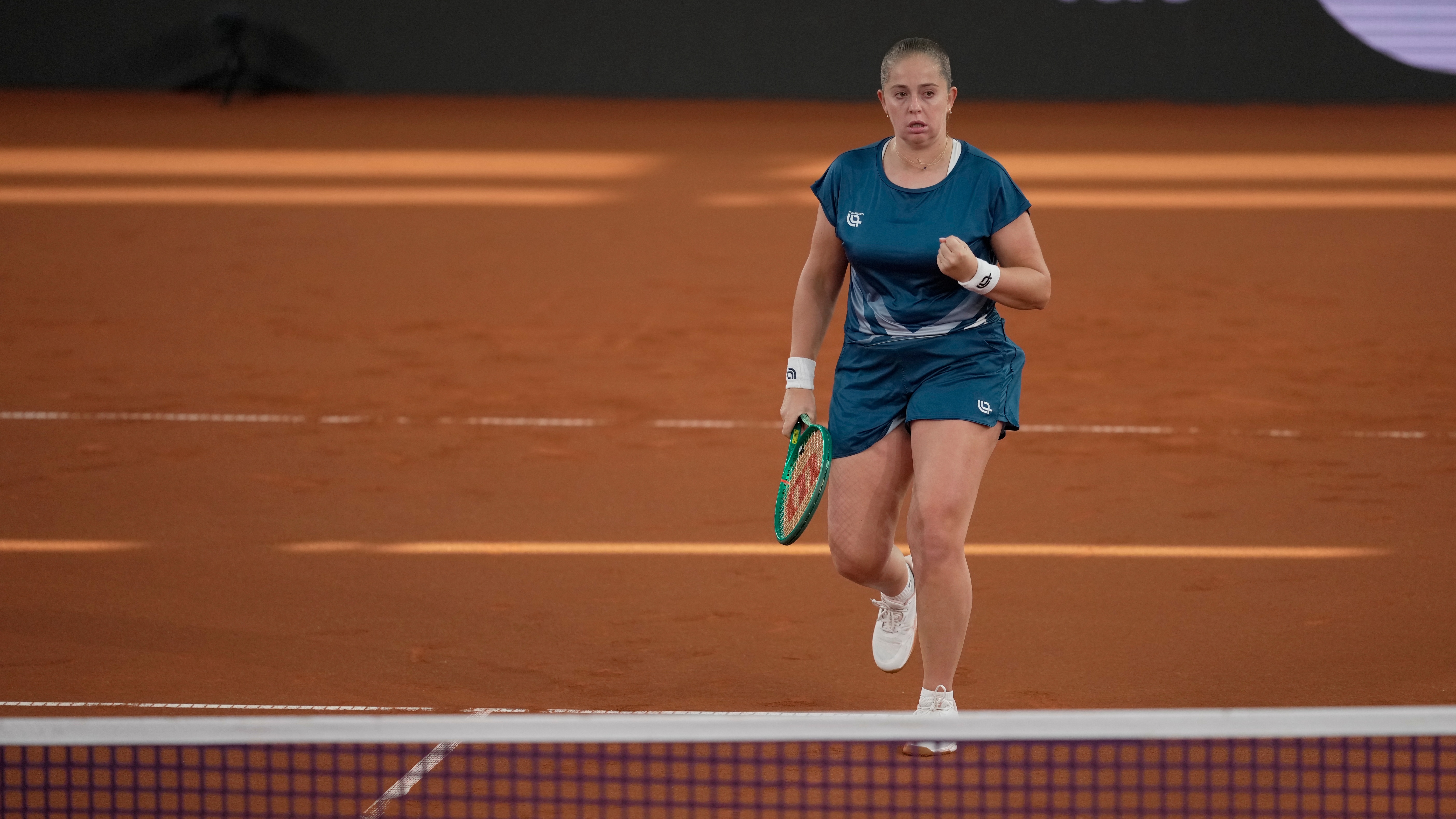 即时战况：正在进行的斯图加特站首轮焦点战，奥斯塔彭科在3-5落后的情况下连赢四局